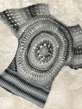 Y2K Papaya Crochet Poncho Top ⭐️ gray flare sleeve boho festival layer 2000s